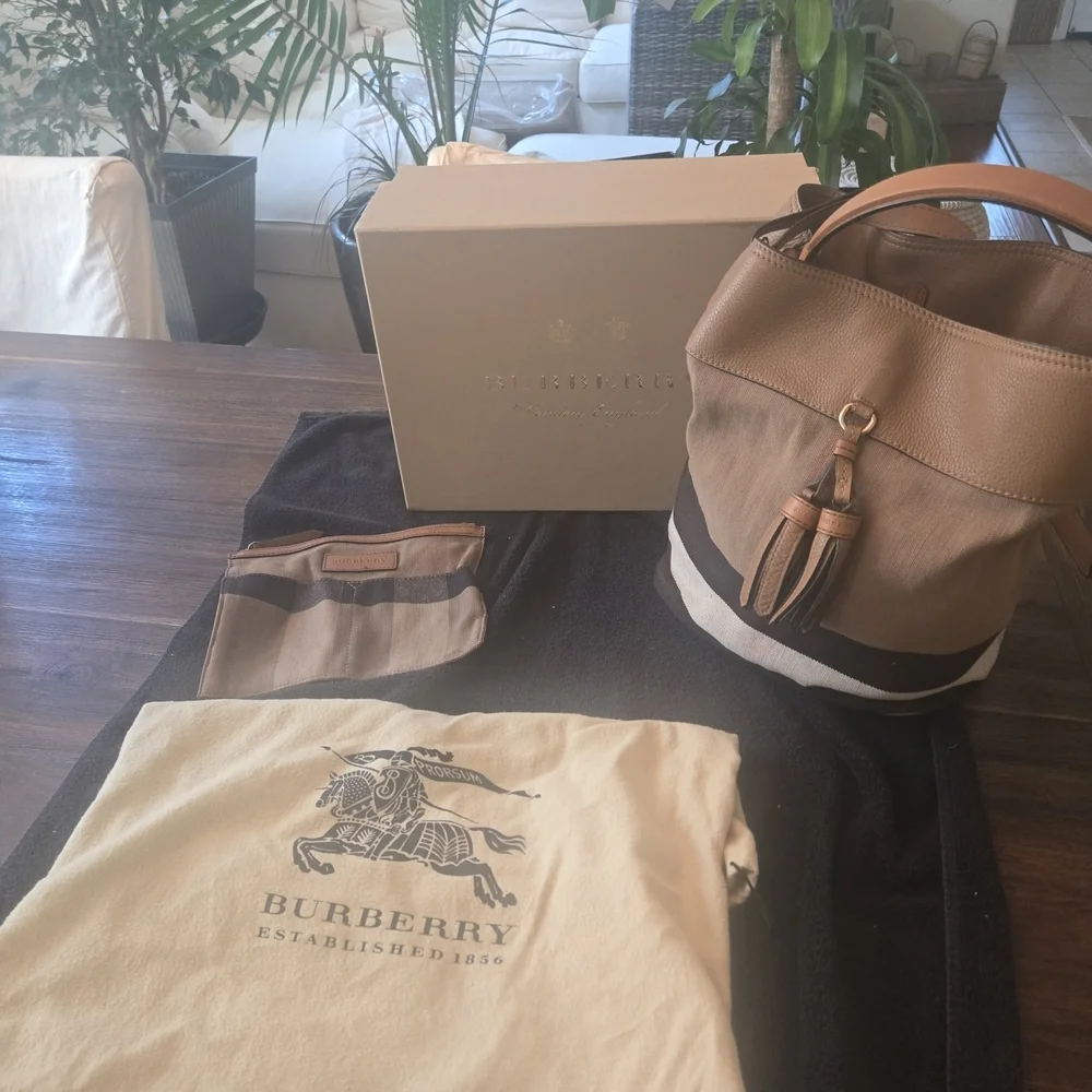 Burberry Ashy Bucket Bag Tassels, Plaid, Leather, Detachable Crossbody Strap EUC